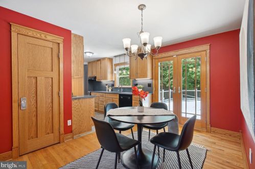 5602 Justis Pl, Alexandria VA 22310-1325 exterior