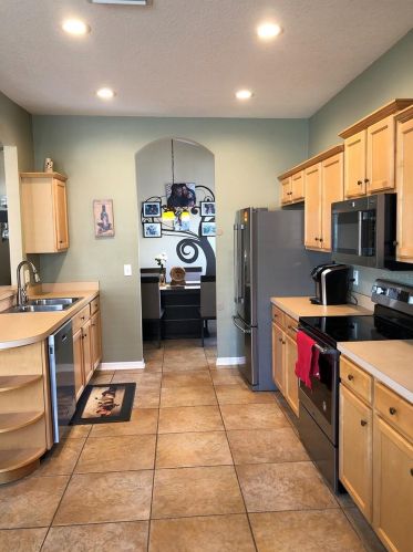 8717 Sandy Plains Dr, Riverview, FL 33578-8618