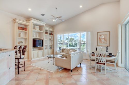 5407 Landon Cir, Boynton Beach FL 33437-1672 exterior