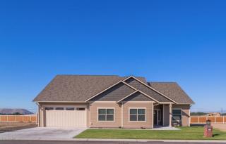 416 Seasons Pkwy, Yakima, WA 98901-1481
