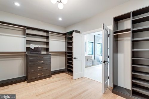 1520 Brookhaven Dr, Mc Lean VA  22101-4127 exterior