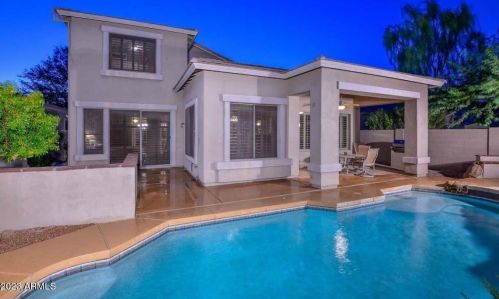 22235 51st St, Phoenix AZ  85054-7126 exterior