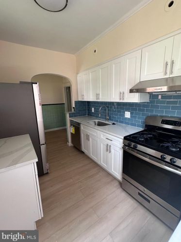 7018 Erdrick St, Philadelphia PA 19135-2601 exterior