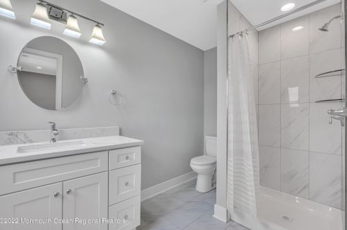 16 John St, Old Bridge NJ 08857-1705 exterior