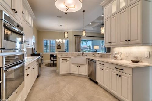 5597 Hammock Is Dr, Naples FL 34119-4692 exterior