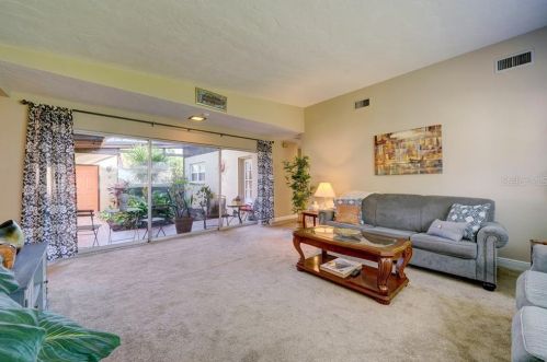 825 Riv Dr, Tampa FL 33617-7864 exterior