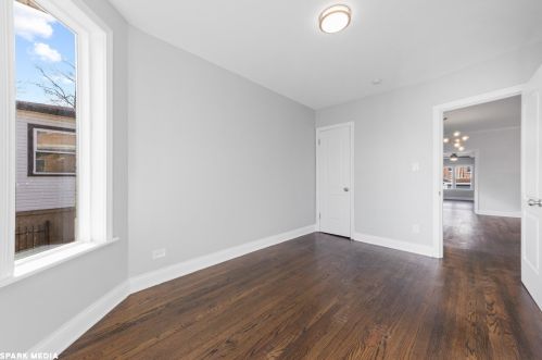 8450 Euclid Ave, Chicago IL 60617-2260 exterior