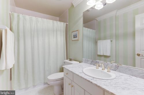 11 Wilkes St, Alexandria VA 22314-3856 exterior