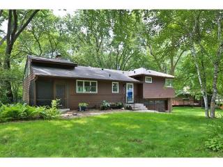 16613 Elm Dr, Hopkins, MN 55345-4327