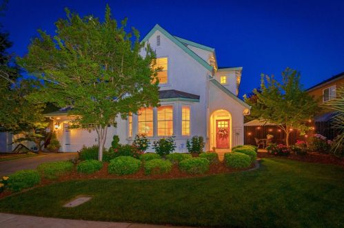 2034 Klee Pl, Davis, CA 95618-7617