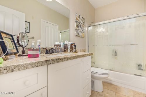 1004 Amberwood Dr, Phoenix AZ  85048-1937 exterior