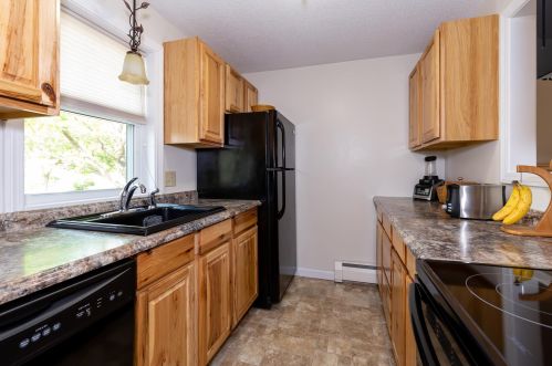 18 Vinton Dr, Concord NH 03303-1584 exterior