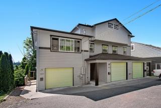 1813 28th Ave, Seattle WA  98199-4208 exterior