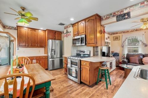 1460 Oak Tree Rd, Iselin NJ  08830-1678 exterior