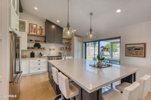 3413 45th St, Phoenix AZ  85018-6028 exterior