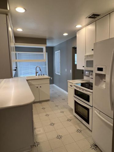 304 Espanola Ave, Kalamazoo MI  49004-1104 exterior