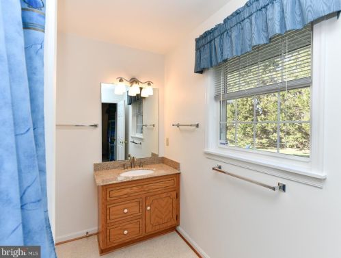 18247 Oak Ln, Lewes DE 19958 exterior