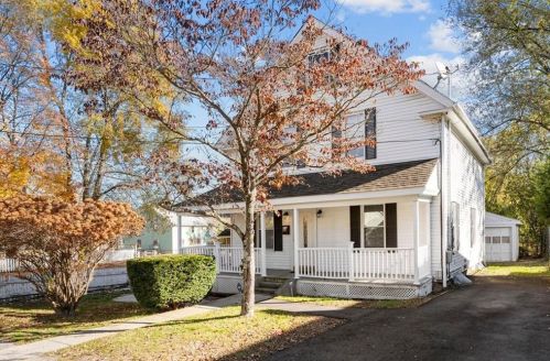 28 Sunnyside Ave, Woonsocket, RI 02895-5104