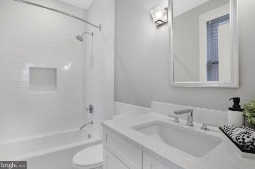 420 3rd St, Washington DC  20003-1930 exterior