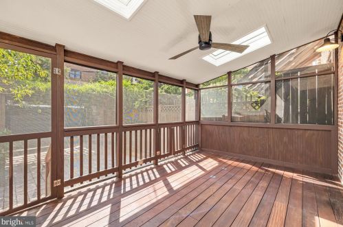 415 10 St, Washington DC 20003-2133 exterior