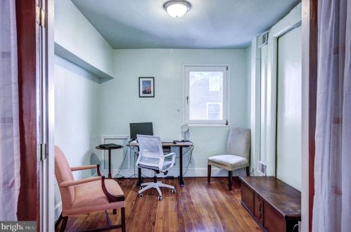 2004 Brandywine St, Philadelphia PA 19130-3204 exterior