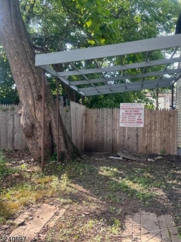 1058 Fulton St, Rahway, NJ 07065-3921