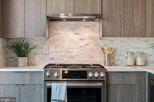 1342 19 St, Philadelphia PA 19146-4665 exterior