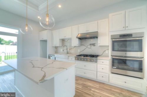 248 Fountain St, Philadelphia PA 19128-4508 exterior