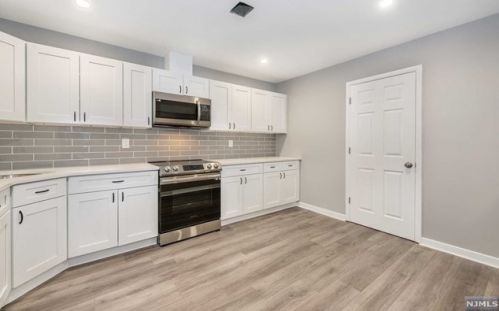 5 London Ct, Teaneck NJ 07666-6488 exterior