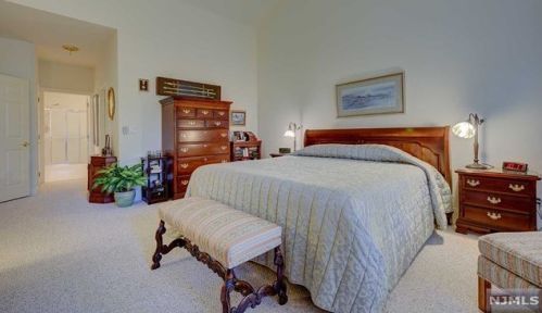 122 Mackenzie Ln, Parsippany NJ 07834-3723 exterior