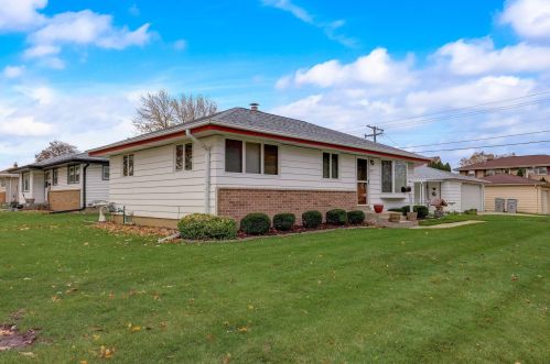 7501 Honey Crk Dr, Milwaukee WI 53221-4062 exterior