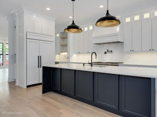 1943 Honore St, Chicago IL  60622-1044 exterior