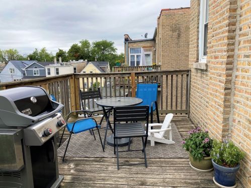 3841 Altgeld St, Chicago IL  60647-1060 exterior