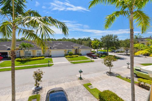 6117 Kendra Ln, Fort Pierce FL 34983-4140 exterior