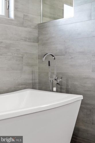 1352 19 St, Philadelphia PA 19146-4665 exterior