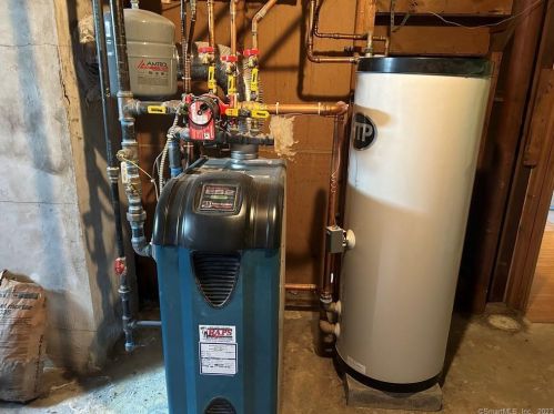 91 Atwater St, Milford CT 06460-7616 exterior