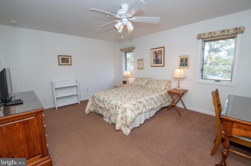 699 Longview Dr, Huntingdon Valley PA 19006-2219 exterior