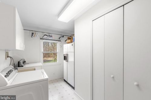 3738 Levy Ln, Huntingdon Valley PA 19006-3108 exterior