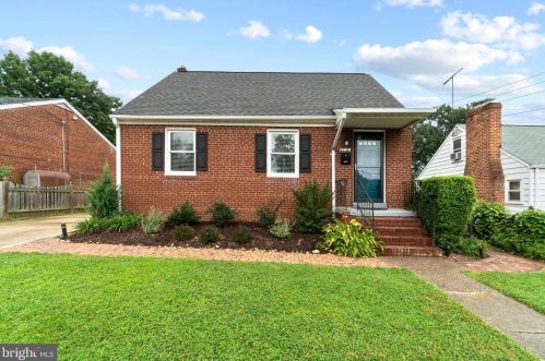 2728 Memorial St, Alexandria, VA 22306-1740