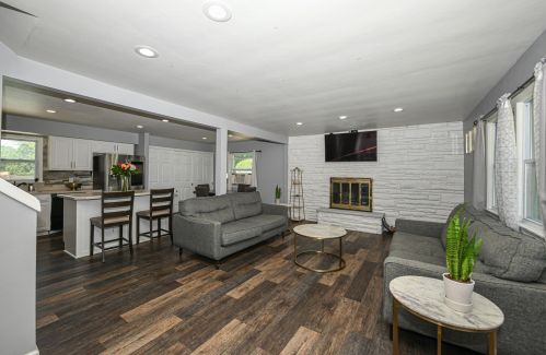 6037 22nd St, Milwaukee, WI 53221-4912