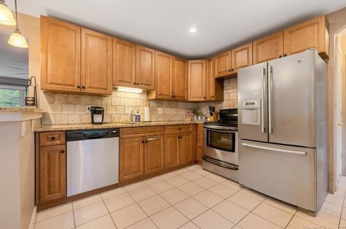 152 Cornell Dr, Enfield CT 06082-4210 exterior