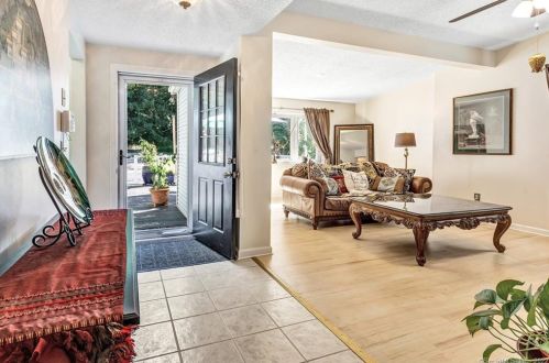 143 St, Seymour CT 06483-2910 exterior