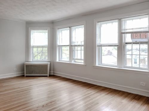 8516 Bennett Ave, Chicago IL 60649-4007 exterior