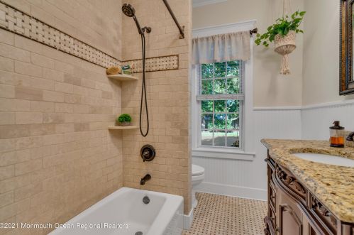 25 Memorial Pkwy, Atlantic Highlands NJ 07716-1655 exterior