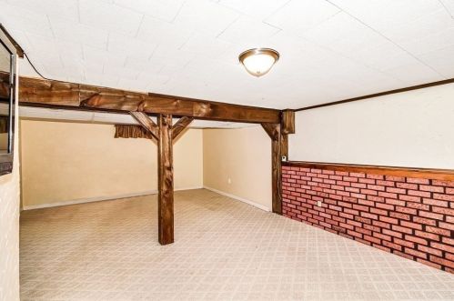 128 Tallyho Dr, Springfield MA  01118-1944 exterior