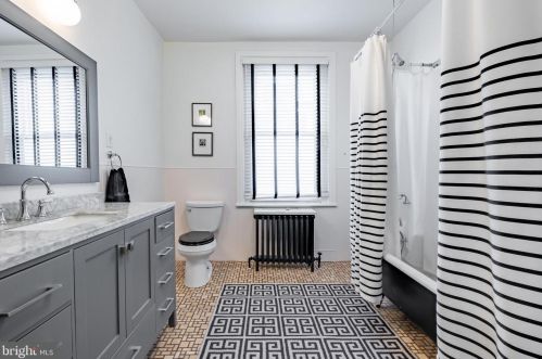 526 Girard Ave, Philadelphia PA 19130-1617 exterior