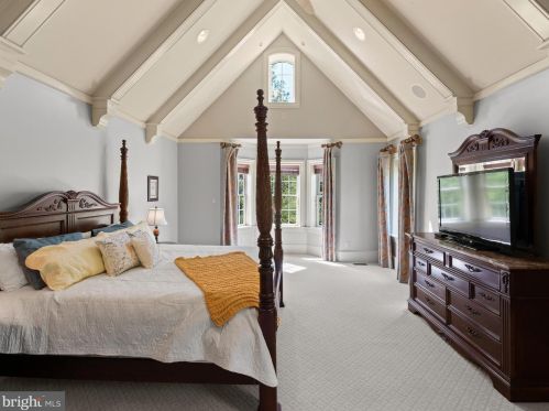 271 Blackburn Dr, Berwyn PA  19312-2801 exterior