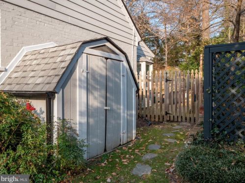 2349 King Pl, Washington DC 20007-1030 exterior