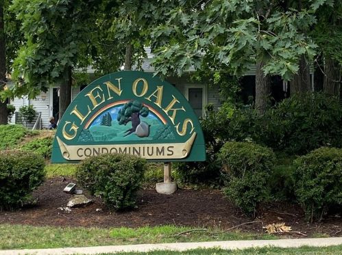 122 Cypress Rd, Hartford, CT 06111-5608