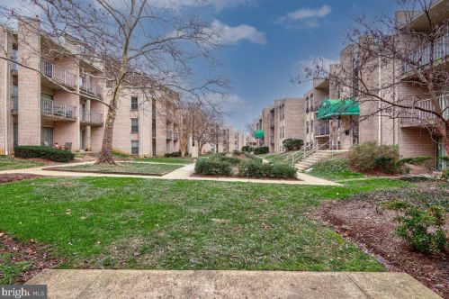 13 Canterbury Sq, Alexandria VA  22304-3040 exterior